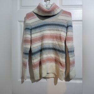 Le chateau Turtle neck stripped sz small